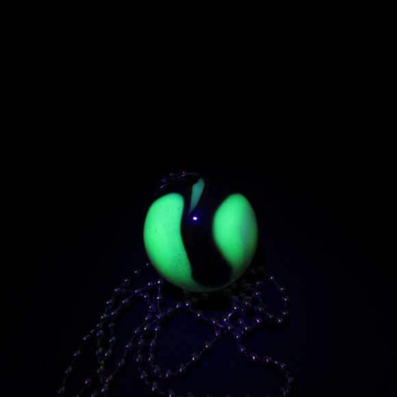 Vintage Uranium glass marble pendant - Picture 11 of 15